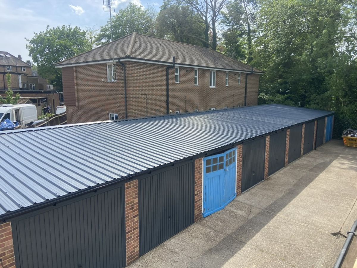 Barns, stables & agricultural roofing